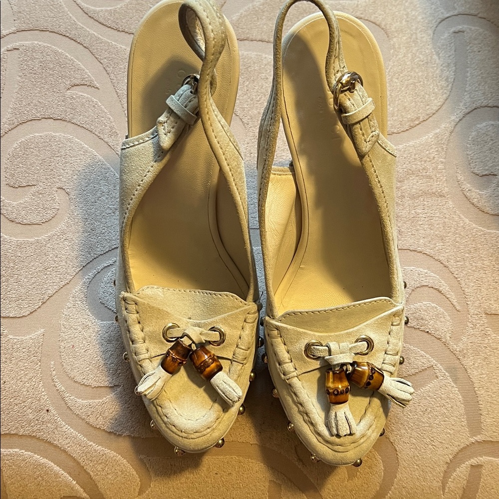 Gucci Cream Slingback platform Sandals with Tassel Detail and studs. Like New 8